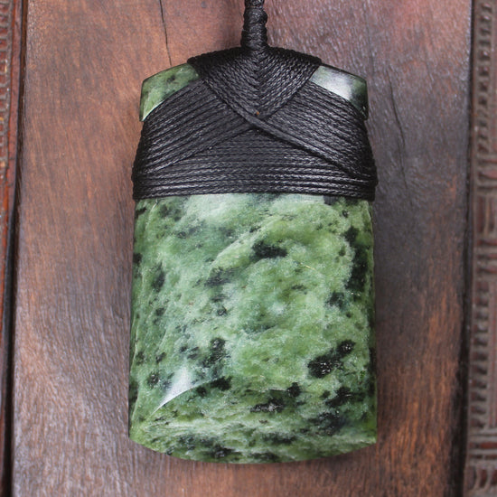 Kawakawa Pounamu Toki