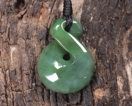 Twist or Pikorua carved from Hapopo Pounamu - NZ Greenstone
