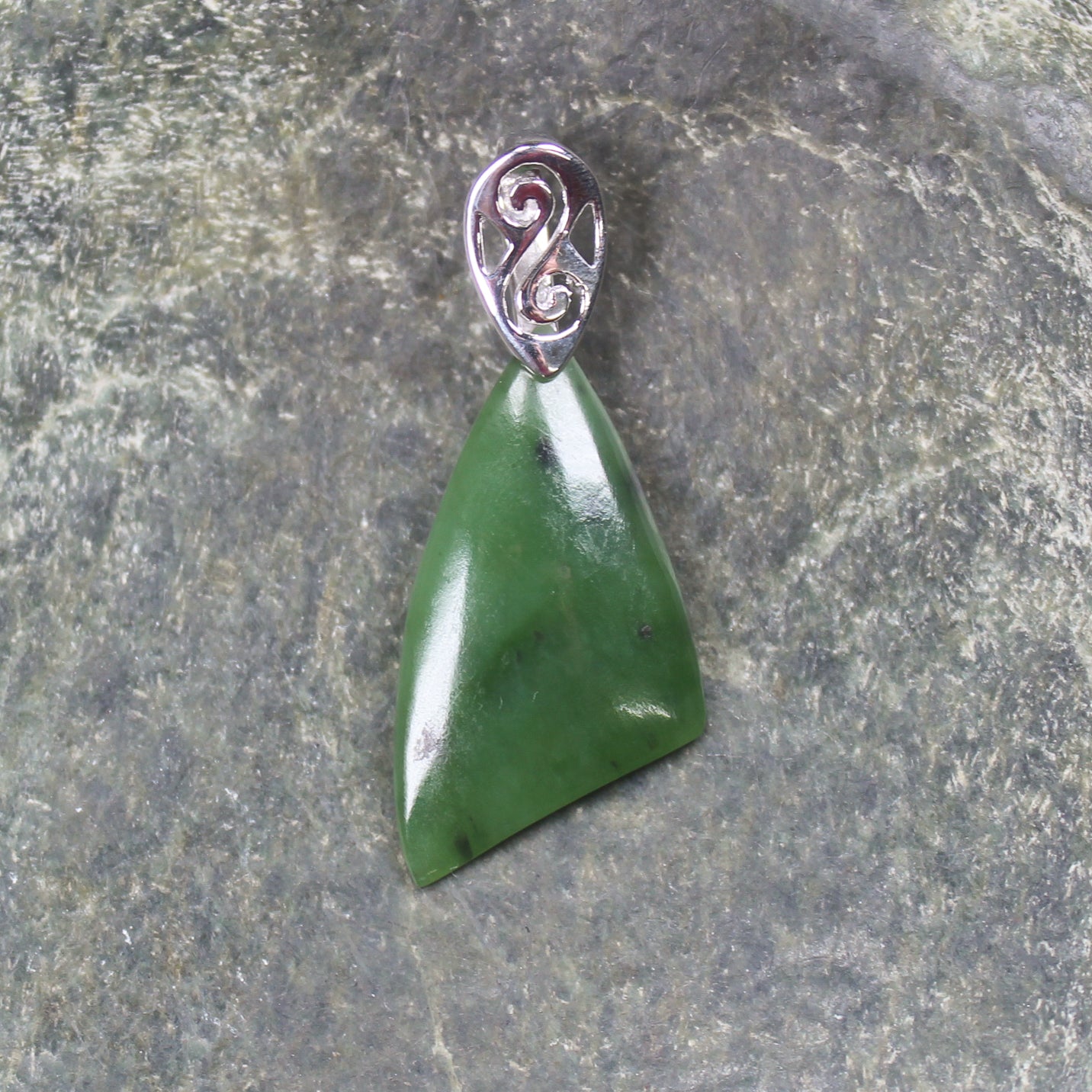 Hapopo Pounamu pendant set in Sterling Silver - NZ Greenstone