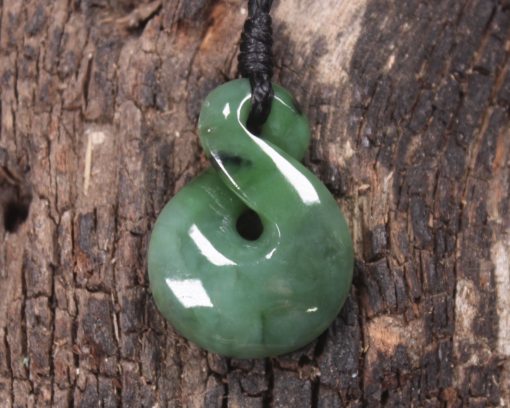 Twist or Pikorua carved from Hapopo Pounamu - NZ Greenstone