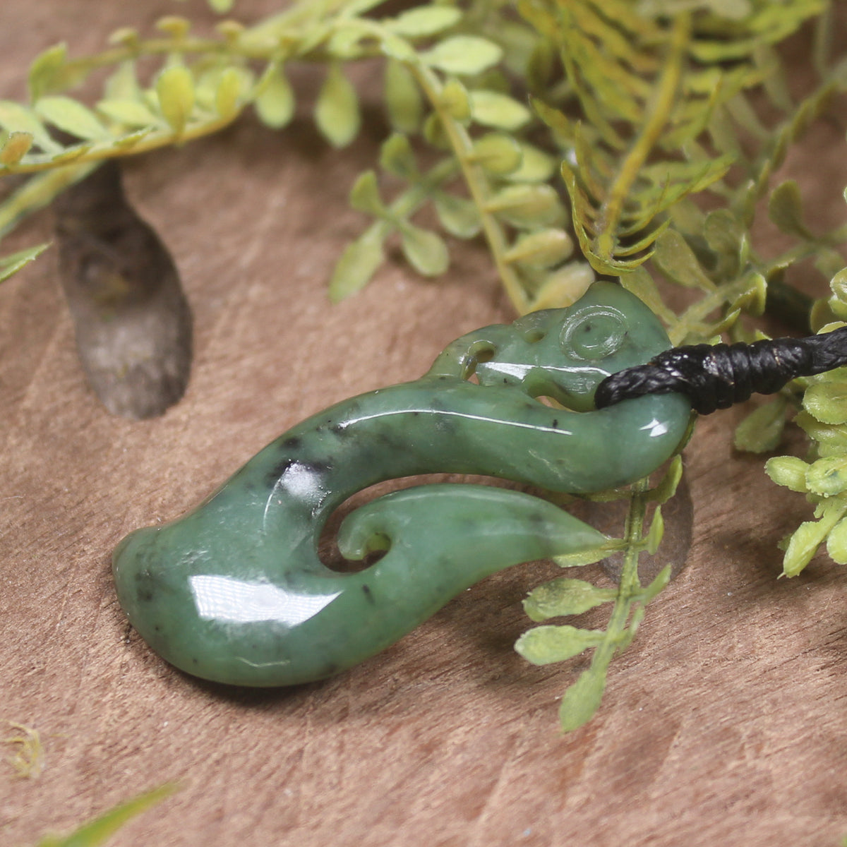 Hapopo pounamu manaia pendant - NZ Greenstone