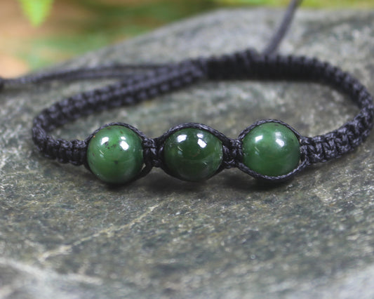 Adjustable cord bracelet with Pounamu