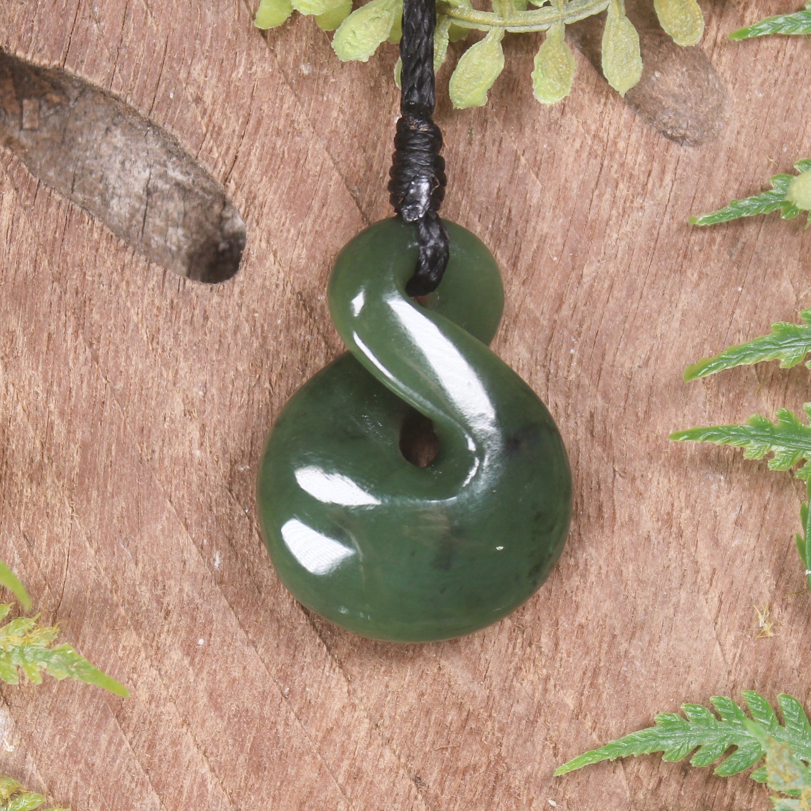 Twist or Pikorua carved from Hapopo Pounamu - NZ Greenstone