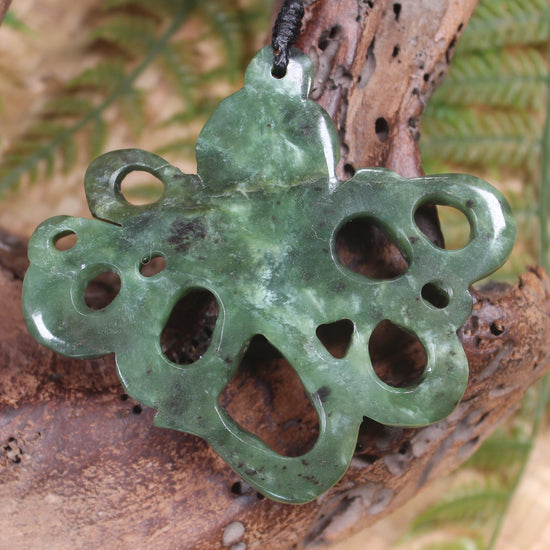 Te Wheke or Octopus Pendant carved from Hapopo Pounamu - NZ Greenstone