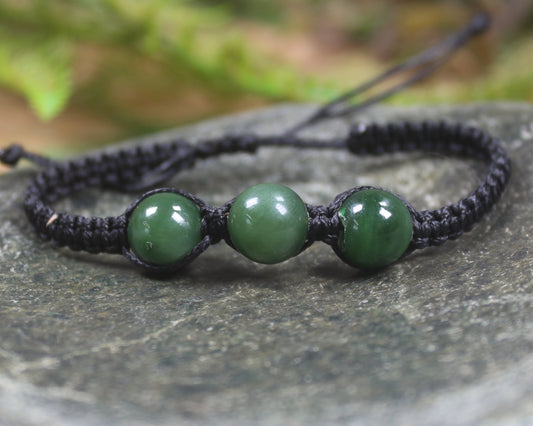 Adjustable cord bracelet with Pounamu