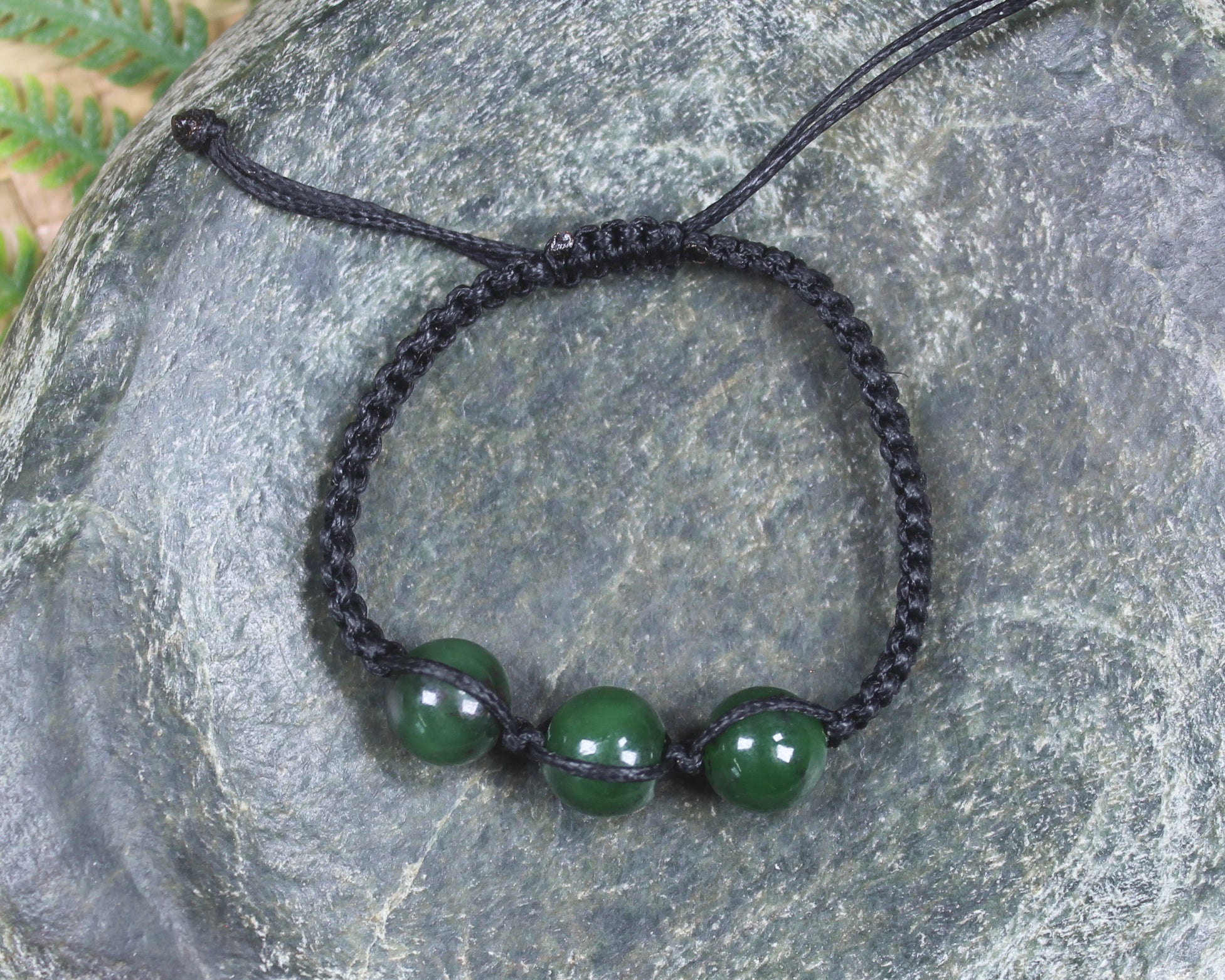 Adjustable cord bracelet with Pounamu