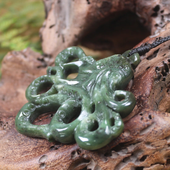 Te Wheke or Octopus Pendant carved from Hapopo Pounamu - NZ Greenstone