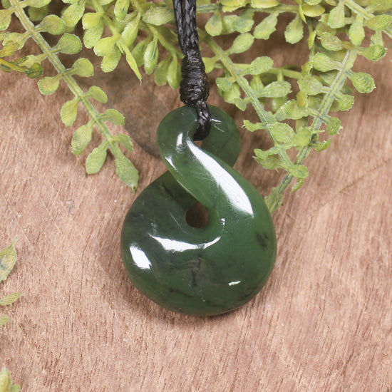 Twist or Pikorua carved from Hapopo Pounamu - NZ Greenstone