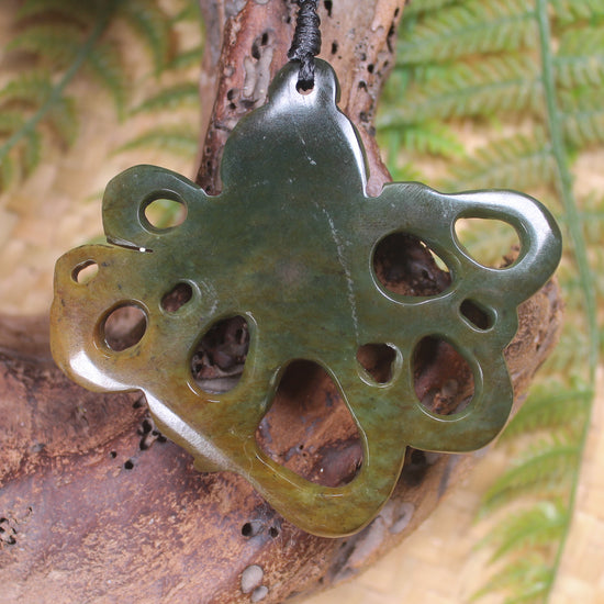 Te Wheke or Octopus Pendant carved from Totoweka Pounamu - NZ Greenstone