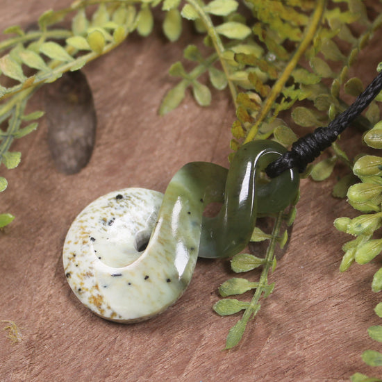 Twist or Pikorua carved from Hapopo Pounamu - NZ Greenstone