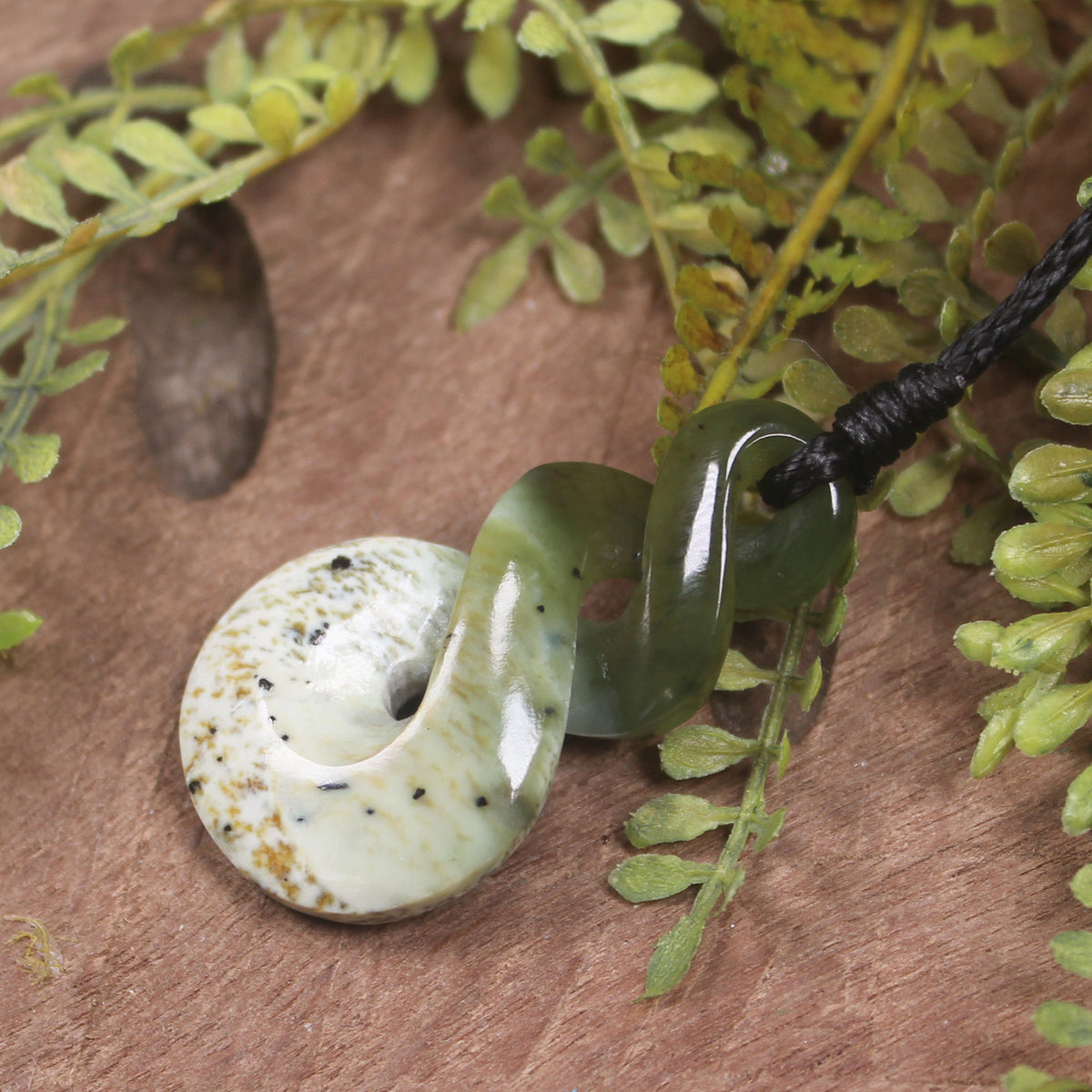 Twist or Pikorua carved from Hapopo Pounamu - NZ Greenstone