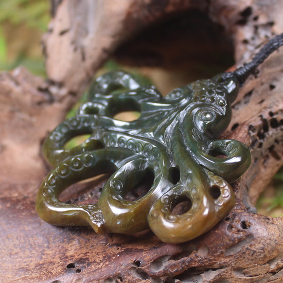 Te Wheke or Octopus Pendant carved from Totoweka Pounamu - NZ Greenstone