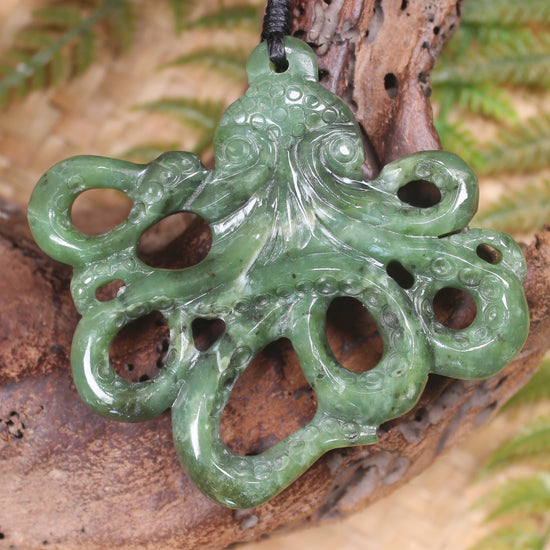 Te Wheke or Octopus Pendant carved from Hapopo Pounamu - NZ Greenstone