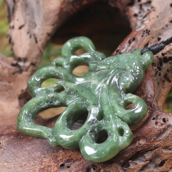 Te Wheke or Octopus Pendant carved from Hapopo Pounamu - NZ Greenstone