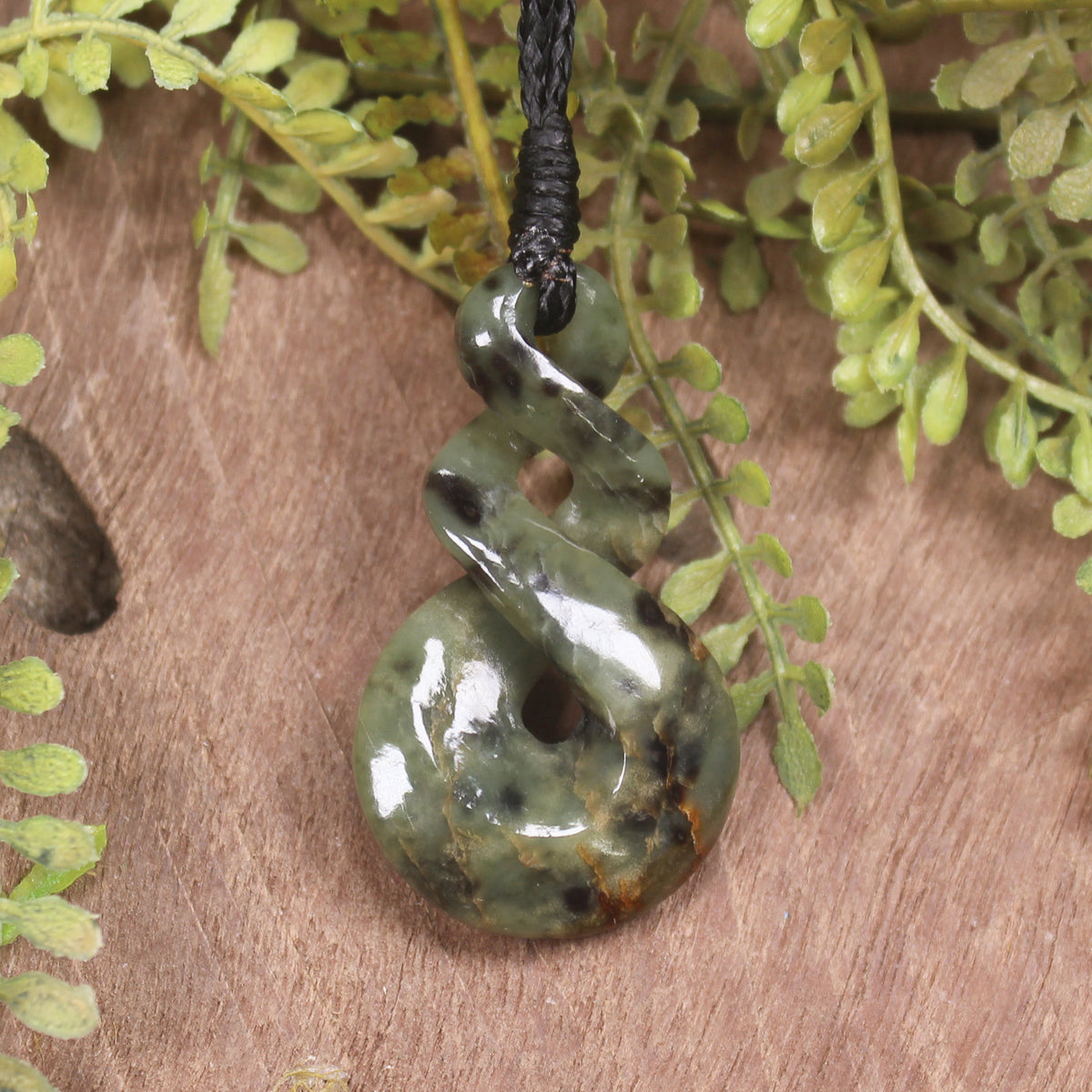 Twist or Pikorua carved from Totoweka Pounamu - NZ Greenstone