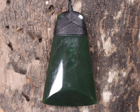 Kawakawa Pounamu Toki