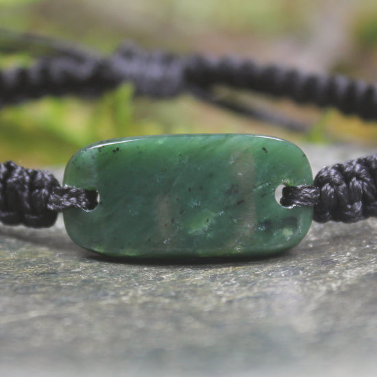 Adjustable cord bracelet with Kawakawa Pounamu