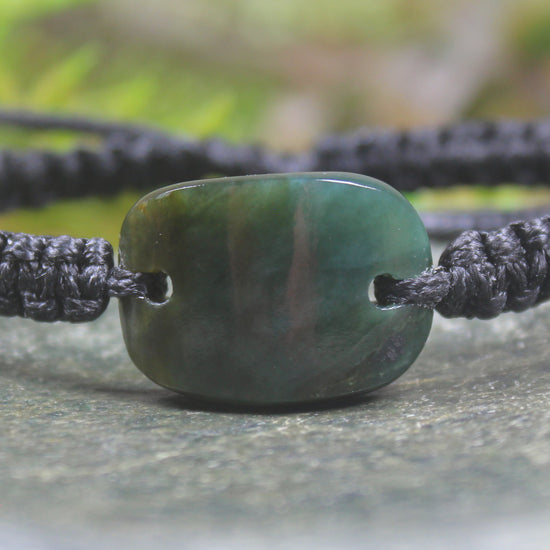 Adjustable cord bracelet with Inanga Pounamu