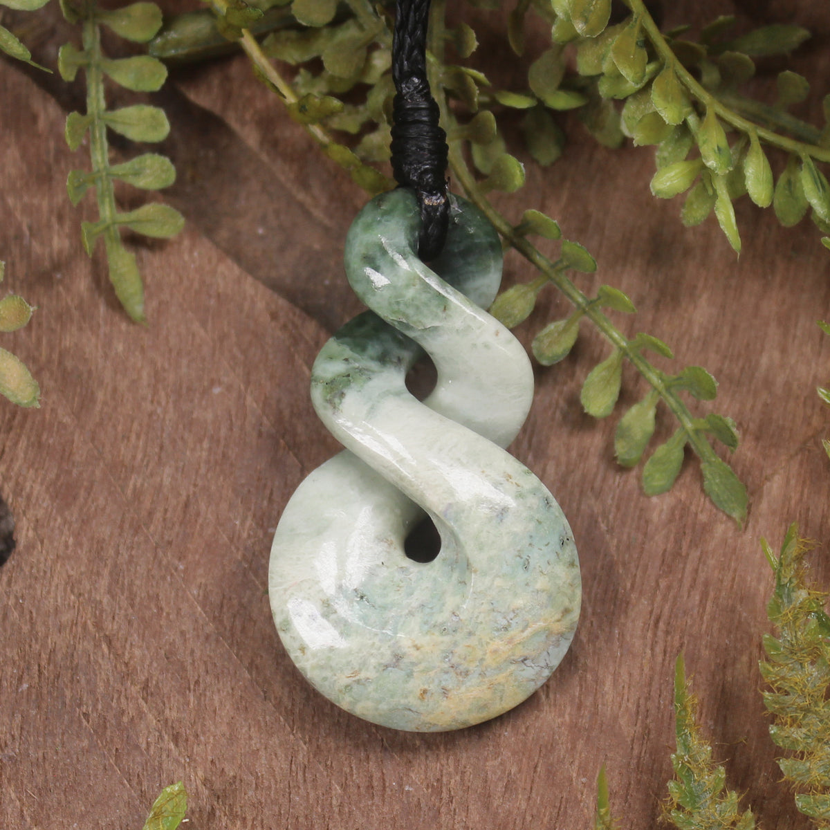 Twist or Pikorua carved from Hapopo Pounamu - NZ Greenstone