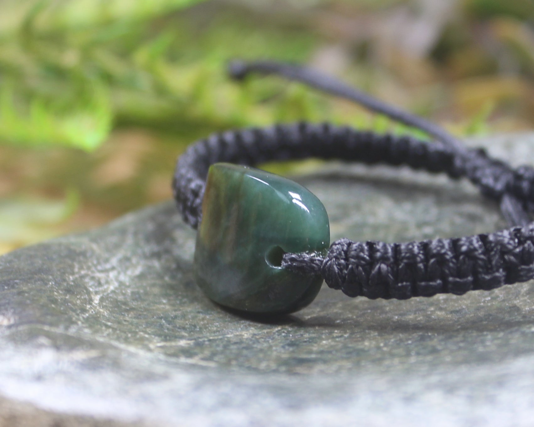 Adjustable cord bracelet with Inanga Pounamu