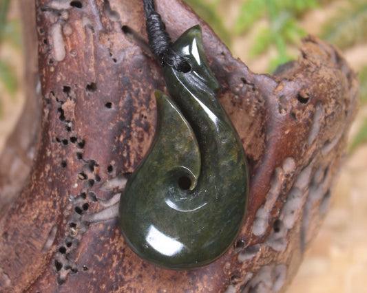 NZ Greenstone Small Hei Matau Pendant (BE733) Rimu Pounamu