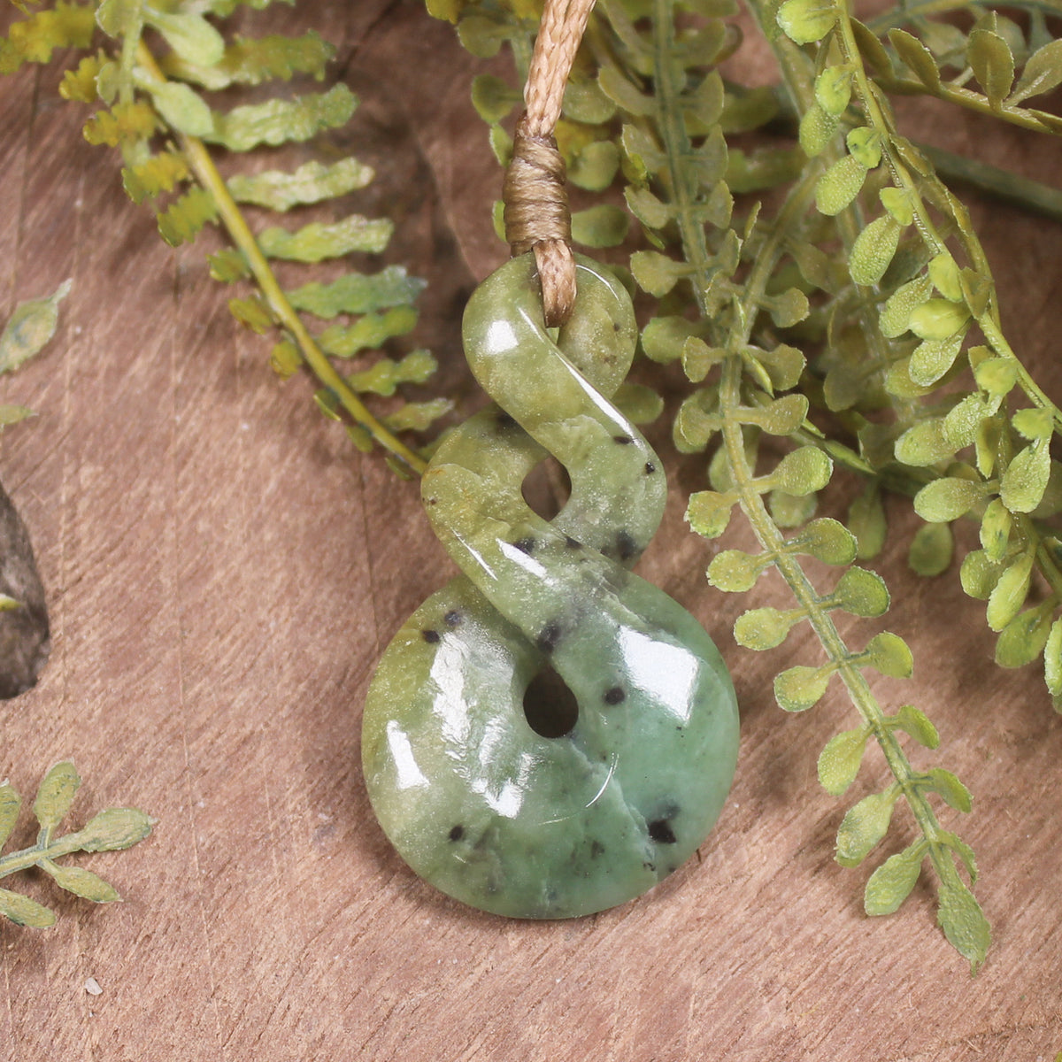 Twist or Pikorua carved from Raukaraka Pounamu - NZ Greenstone