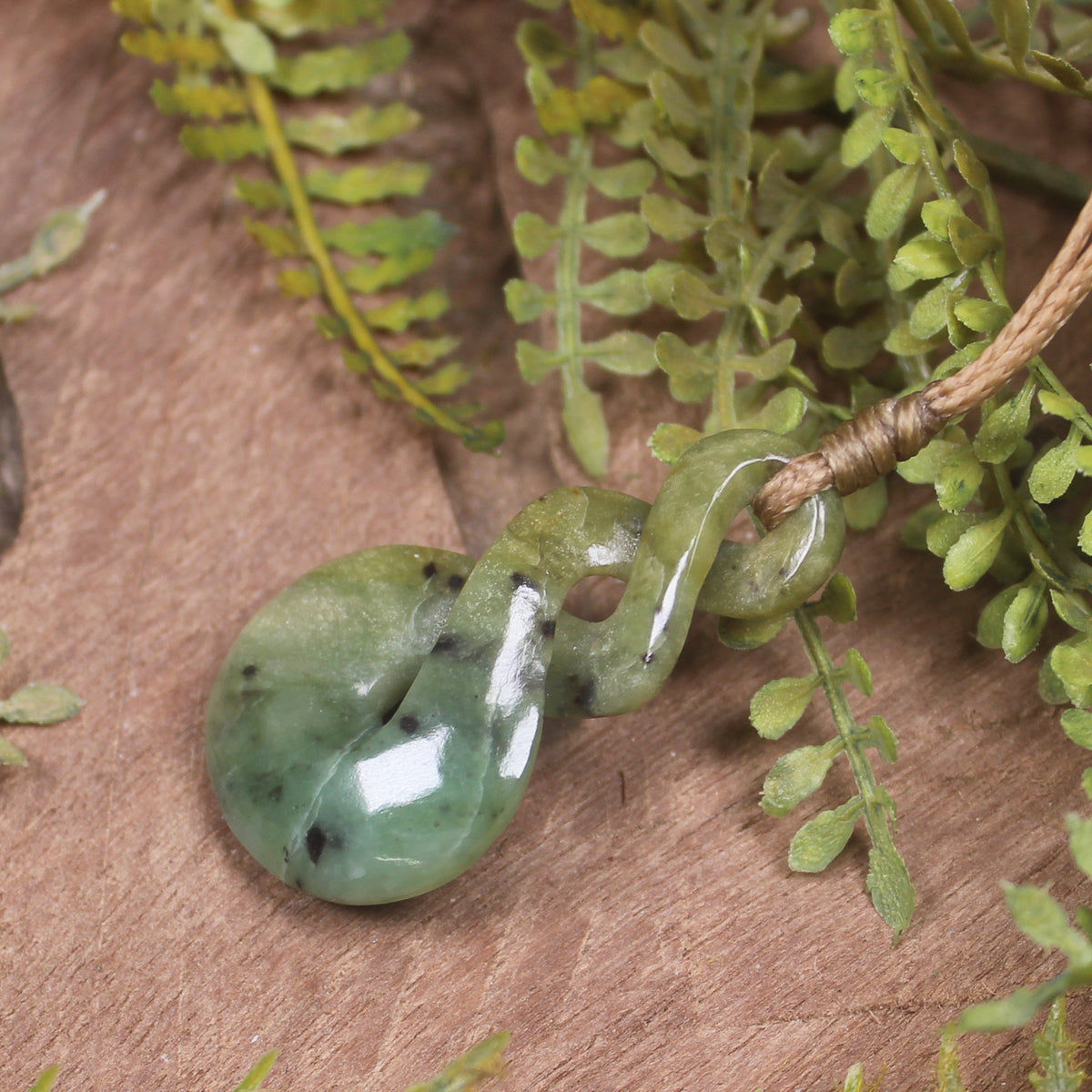 Twist or Pikorua carved from Raukaraka Pounamu - NZ Greenstone
