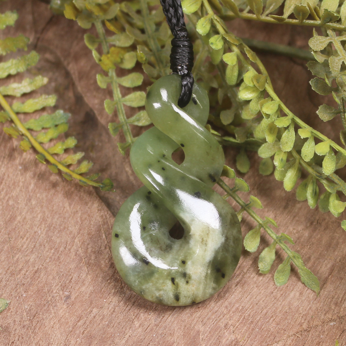 Twist or Pikorua carved from Hapopo Pounamu - NZ Greenstone
