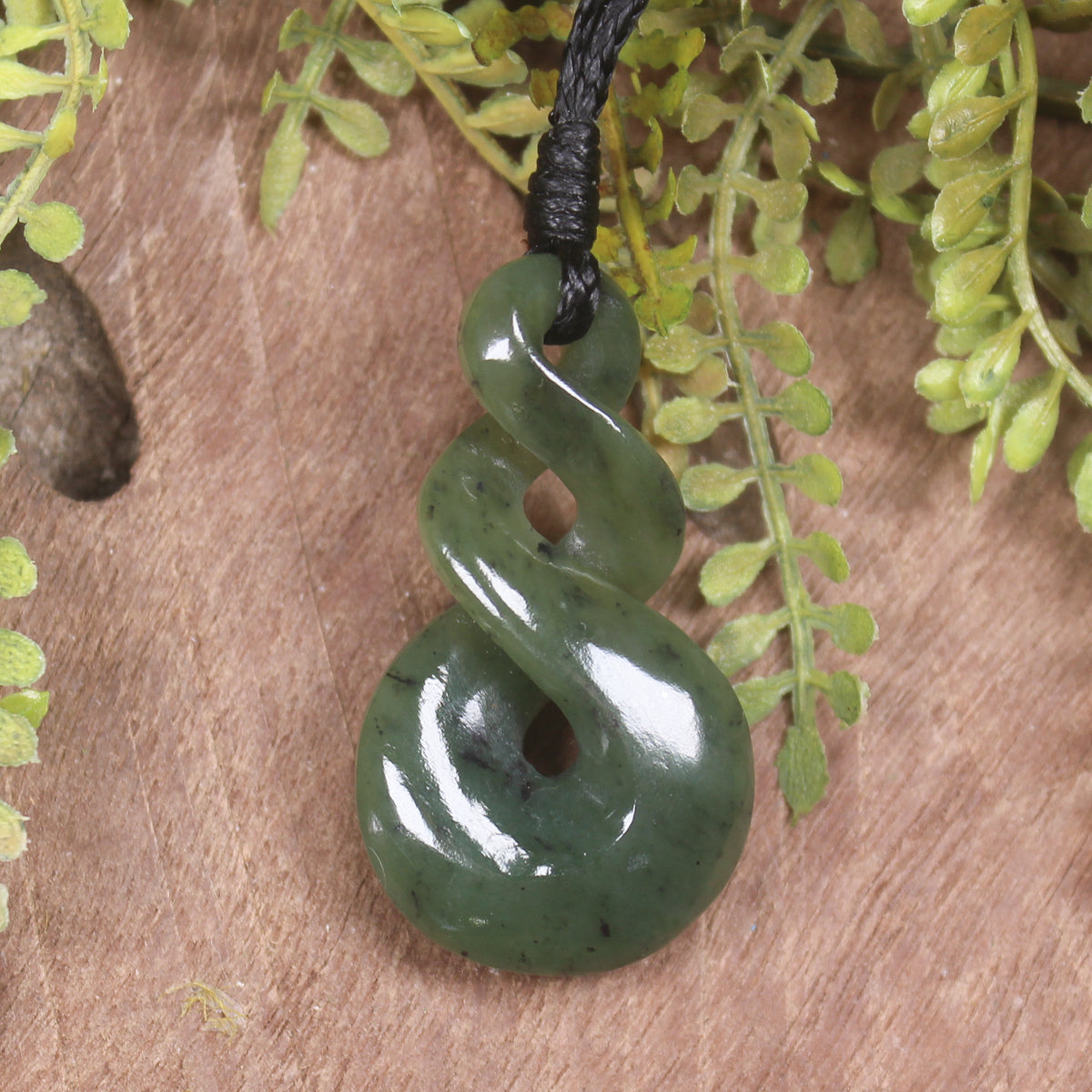 Twist or Pikorua carved from Hapopo Pounamu - NZ Greenstone