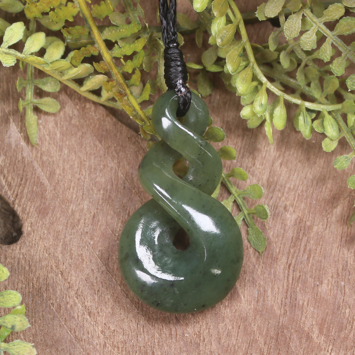 Twist or Pikorua carved from Hapopo Pounamu - NZ Greenstone