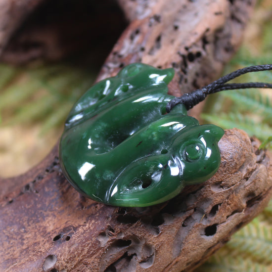 Pekapeka Pendant carved from Kawakawa Pounamu - NZ Greenstone