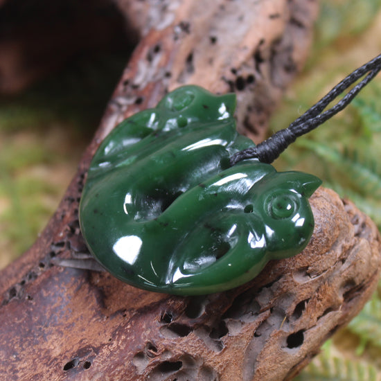 Pekapeka Pendant carved from Kawakawa Pounamu - NZ Greenstone