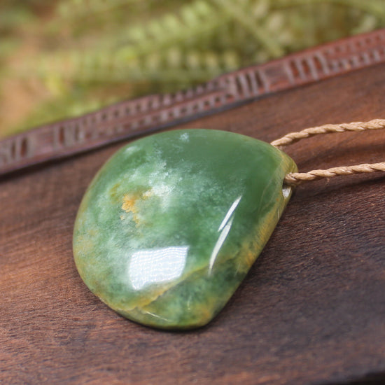 Flower Jade Shell Pendant