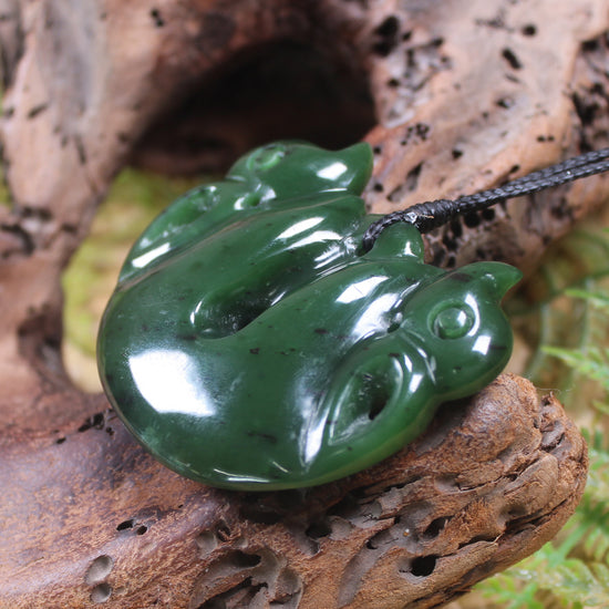 Pekapeka Pendant carved from Kawakawa Pounamu - NZ Greenstone
