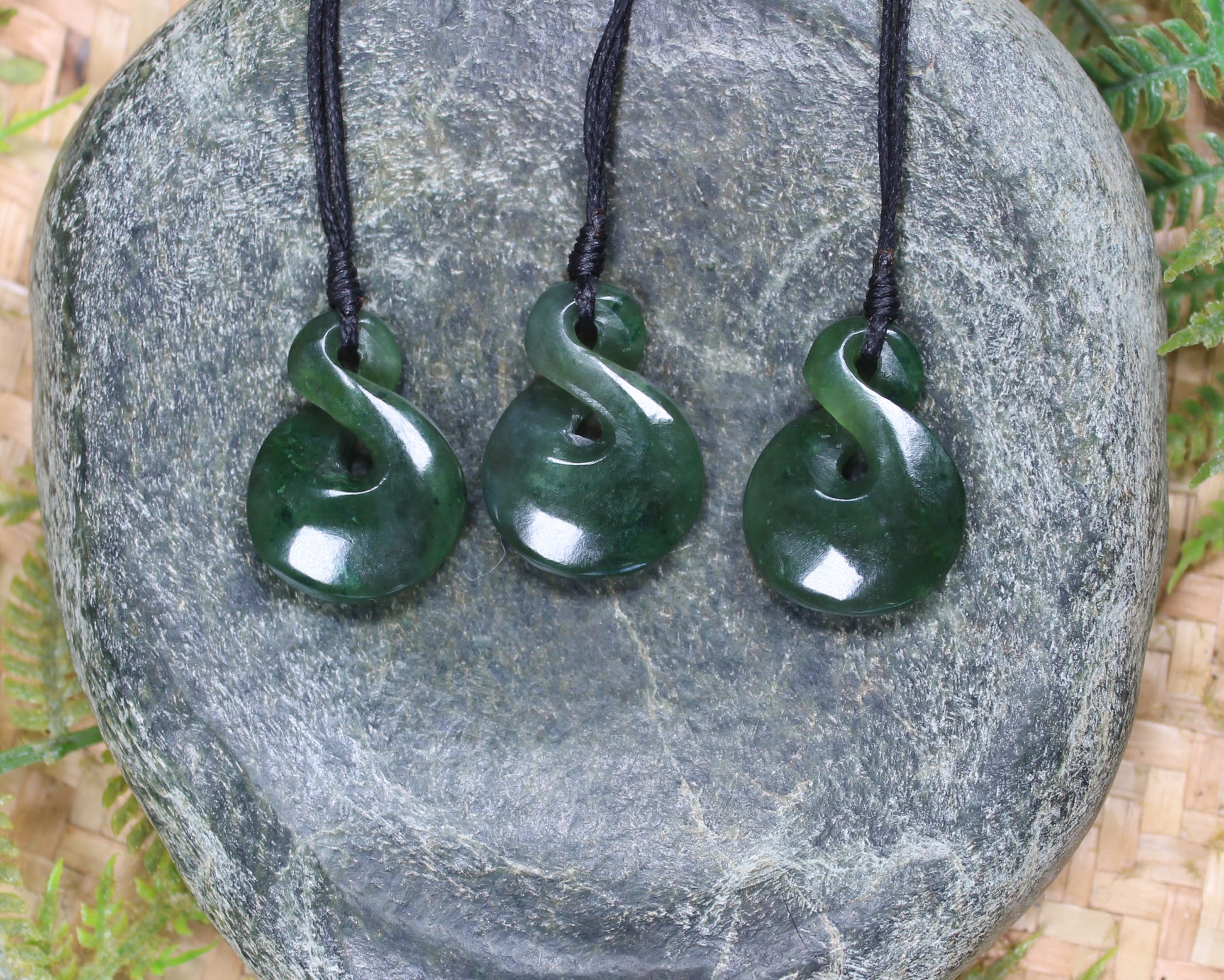 Twist or Pikorua Pendant carved from Rimu Pounamu - NZ Greenstone