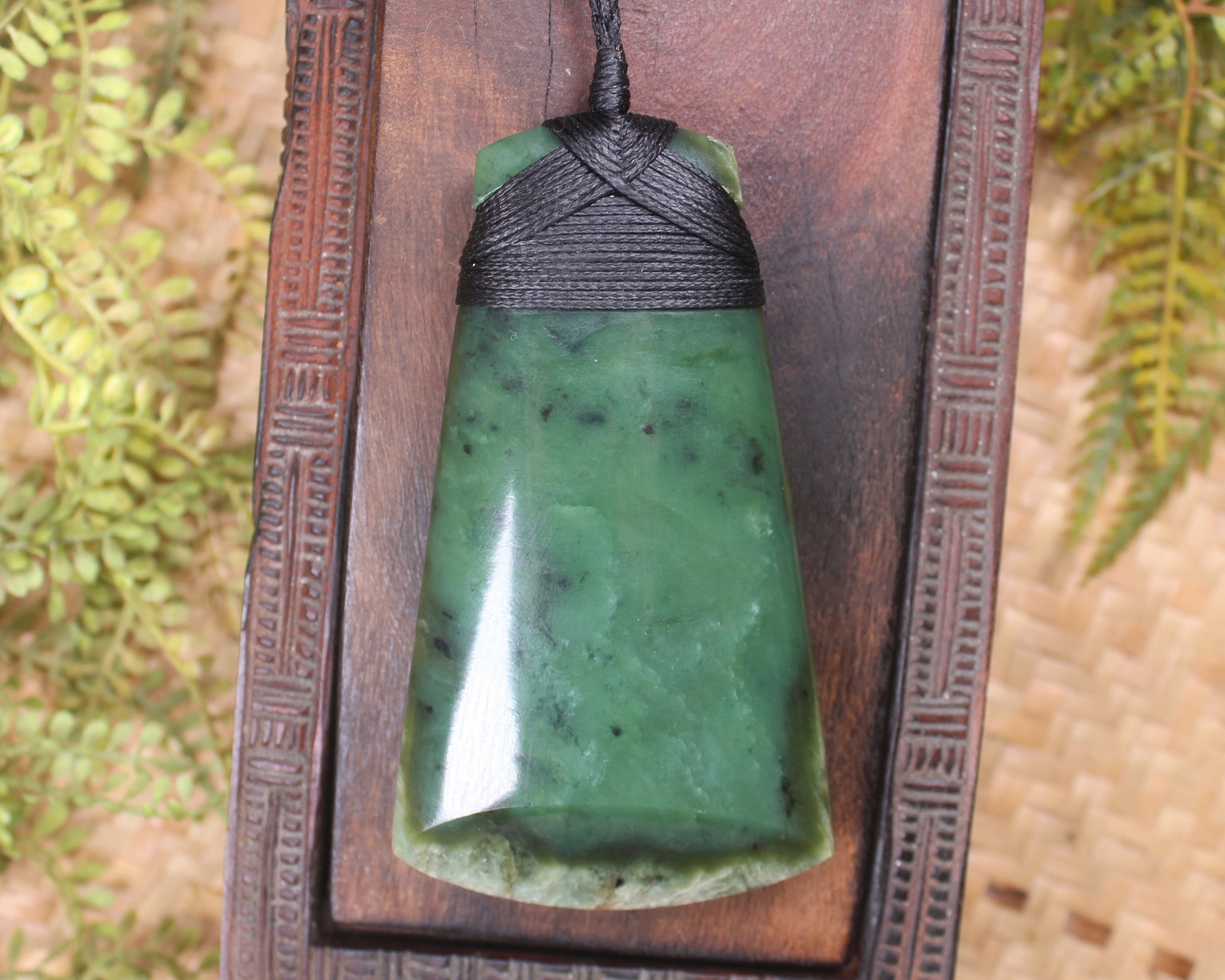Hapopo Pounamu Toki - NZ Greenstone