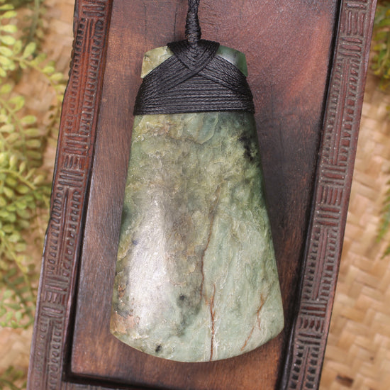 Hapopo Pounamu Toki - NZ Greenstone