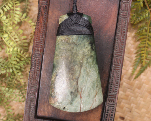 Hapopo Pounamu Toki - NZ Greenstone