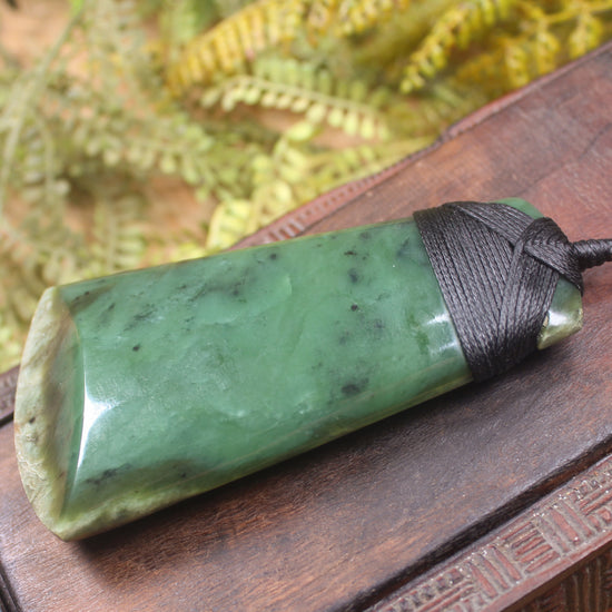 Hapopo Pounamu Toki - NZ Greenstone