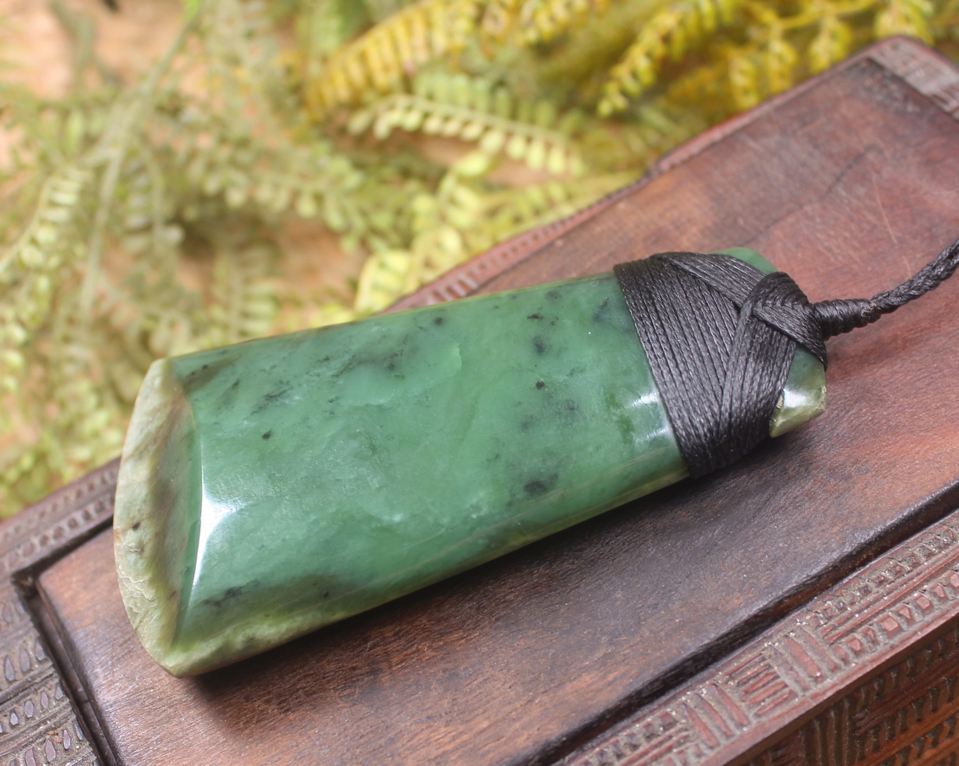 Hapopo Pounamu Toki - NZ Greenstone