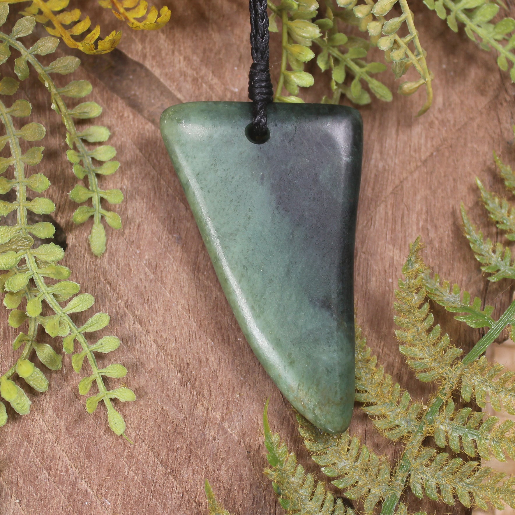 Tooth pendant carved from Kawakawa Pounamu - NZ Greenstone