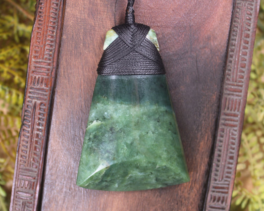 Hapopo Pounamu Toki - NZ Greenstone