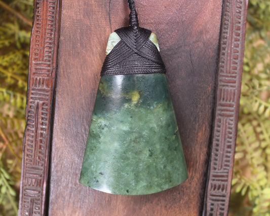 Hapopo Pounamu Toki - NZ Greenstone