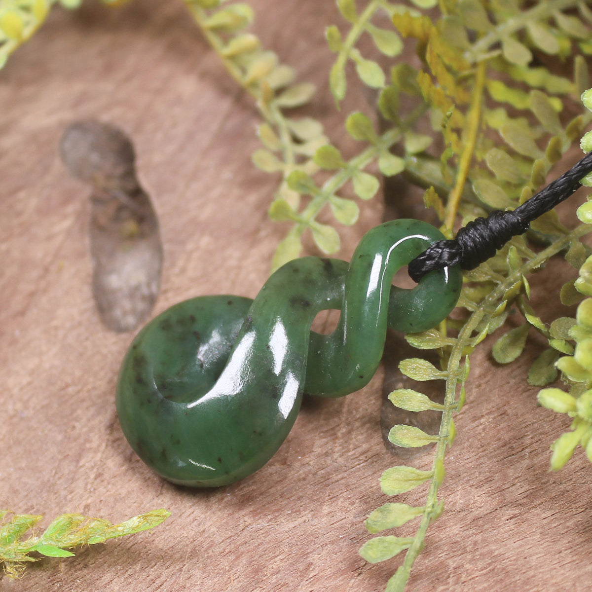 Twist or Pikorua carved from Hapopo Pounamu - NZ Greenstone