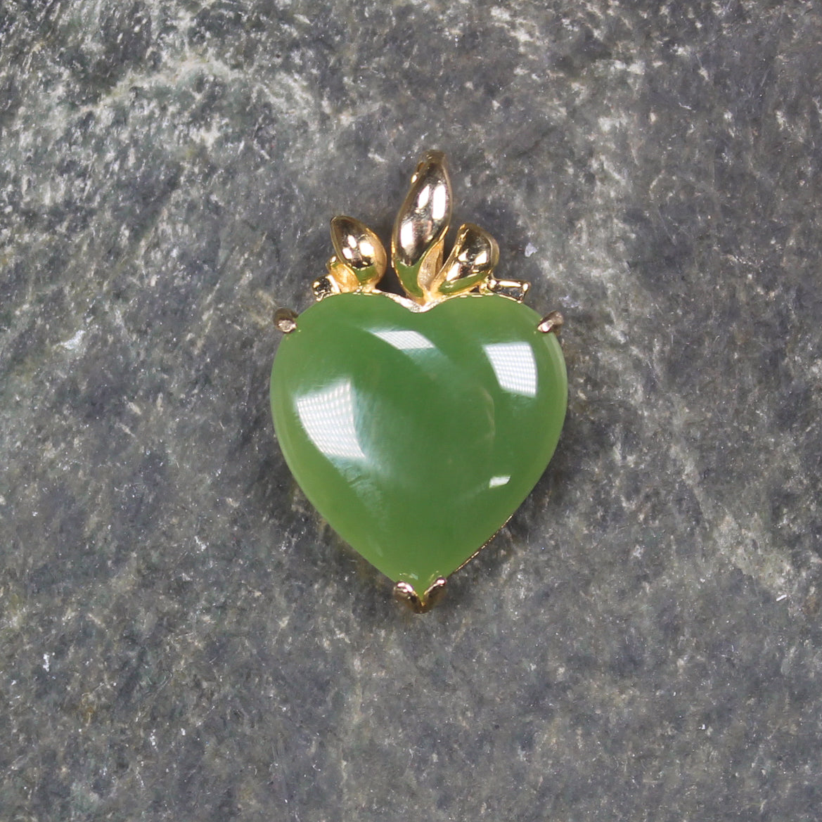 Hapopo Pounamu Heart pendant with gold plated setting