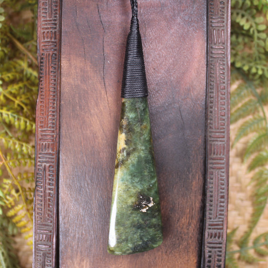 Flower Jade Pounamu Toki