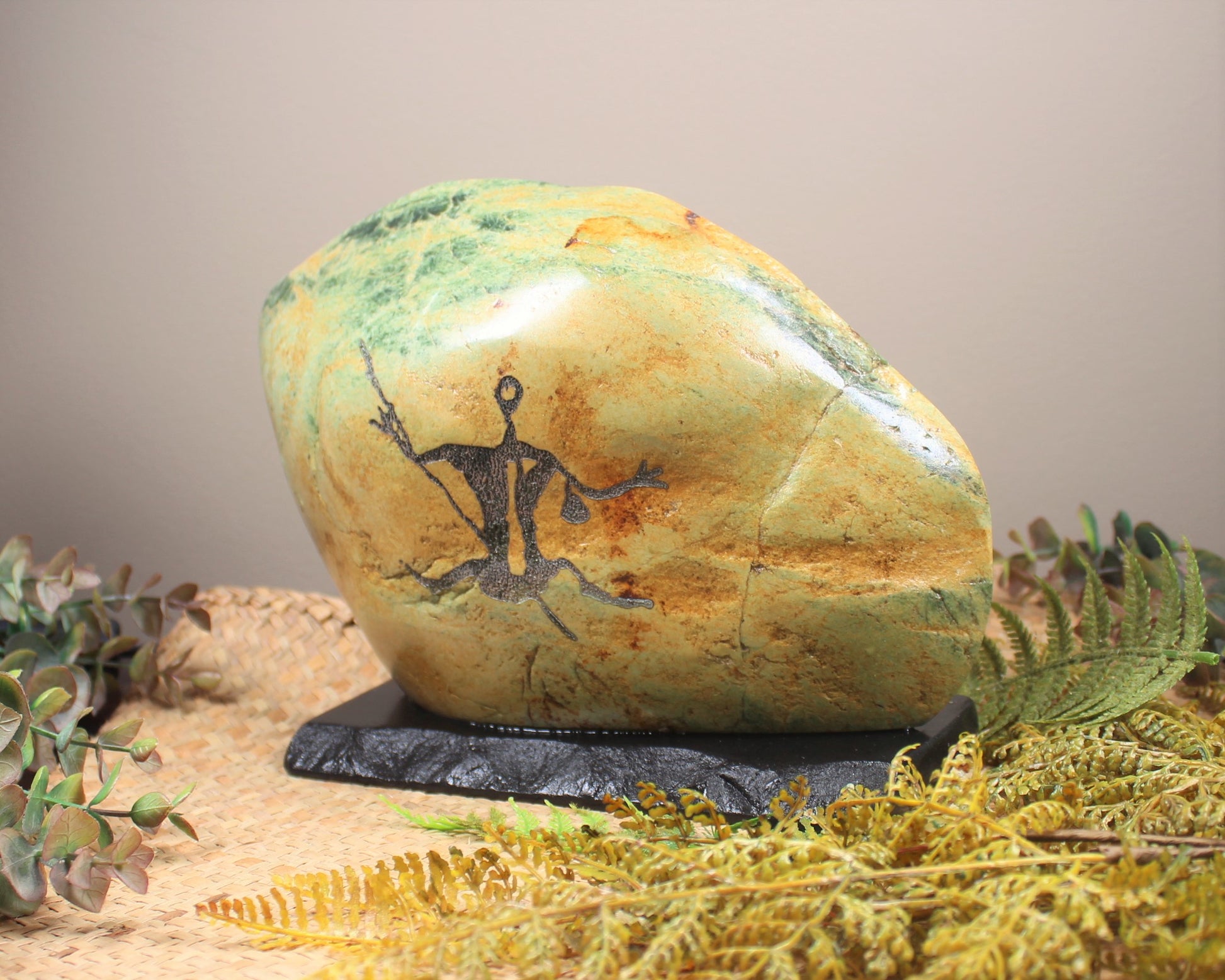 Flower Jade Pounamu Sculpture with Rock Art - NZ Greenstone