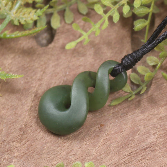 Twist or Pikorua carved from Hapopo Pounamu - NZ Greenstone