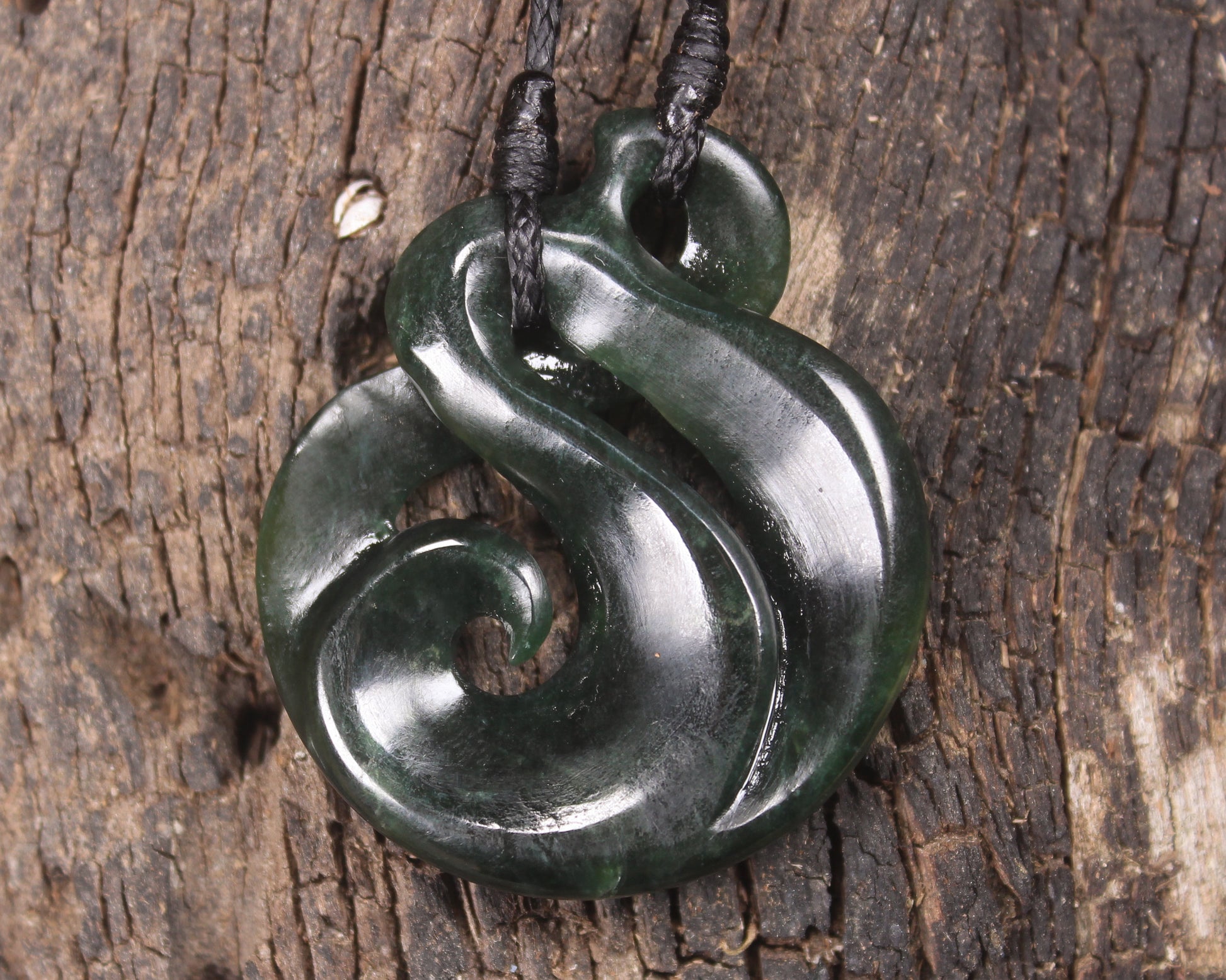 Koru Twist or Pikorua carved from Kawakawa Pounamu - NZ Greenstone