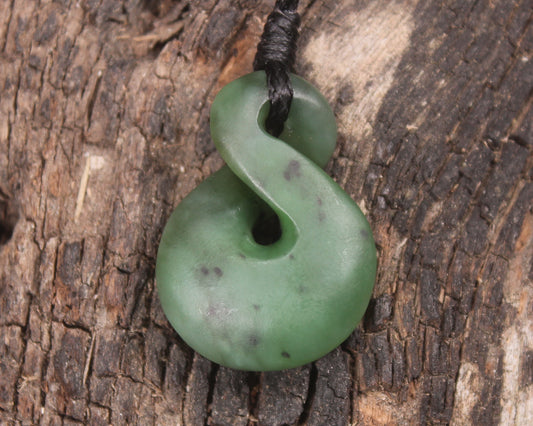 Twist or Pikorua carved from Hapopo Pounamu - NZ Greenstone